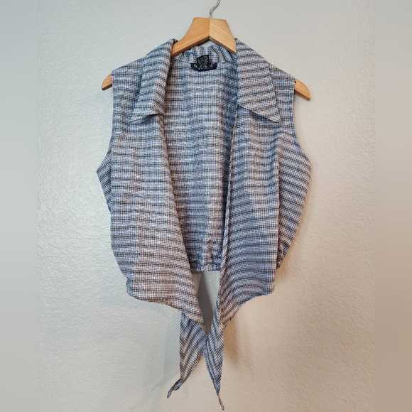 De Rotchild Front Tie Cropped Top - Picture 2 of 6